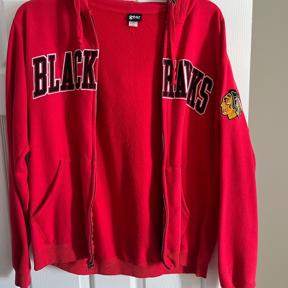 Blackhawks zip up